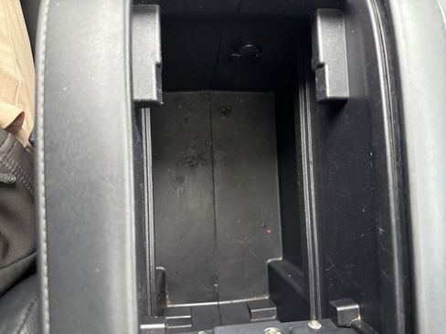 Used 2020 Toyota Highlander XLE image 24