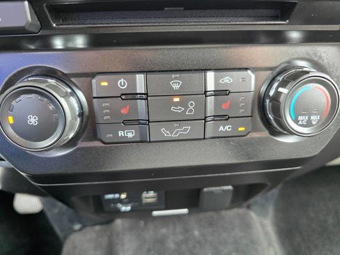 Used 2015 Ford F150 XLT w/ Equipment Group 302A Luxury AWD/4WD image 21