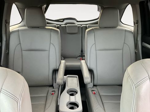 Used 2017 Toyota Highlander XLE image 29