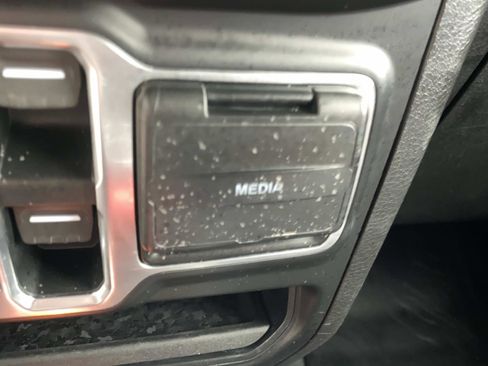 Used 2020 Jeep Wrangler Unlimited Sahara image 25