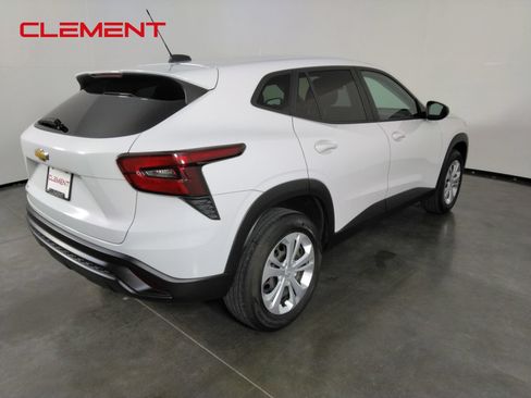 Used 2024 Chevrolet Trax LS FWD image 4