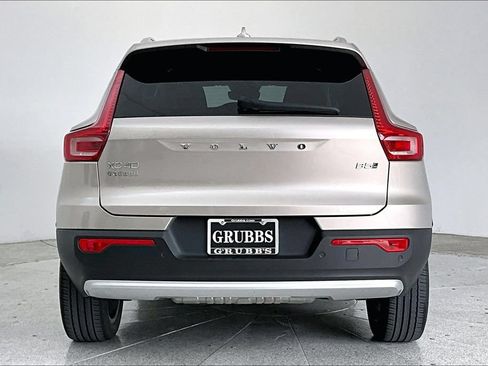 Used 2023 Volvo XC40 B5 Plus w/ Protection Package Premier AWD/4WD image 5
