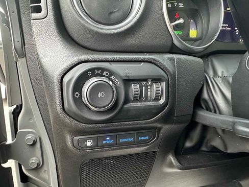 Used 2022 Jeep Wrangler Unlimited Sahara w/ Cold Weather Group image 13