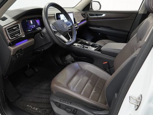 Used 2024 Volkswagen Atlas SEL AWD/4WD image 10