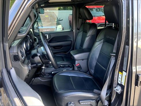 Used 2018 Jeep Wrangler Unlimited Sahara AWD/4WD image 26