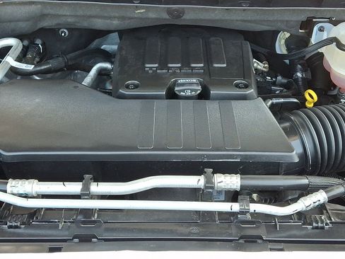 Used 2024 Chevrolet Silverado 1500 LT AWD/4WD image 30