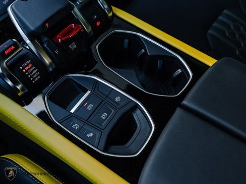 Used 2025 Lamborghini Urus S AWD/4WD image 8