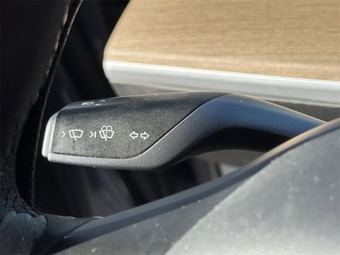 Used 2022 Tesla Model 3 Standard Range image 9