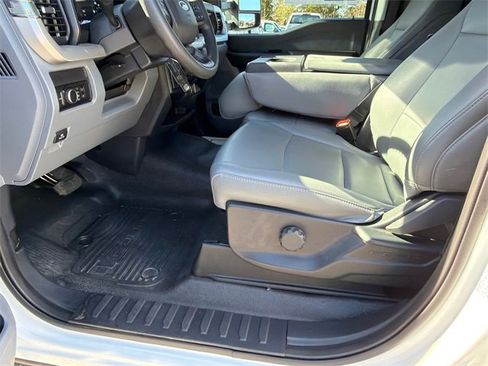 Used 2024 Ford F250 XL image 9