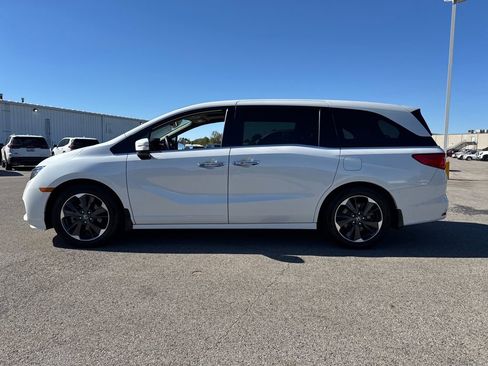 Used 2023 Honda Odyssey Elite image 2