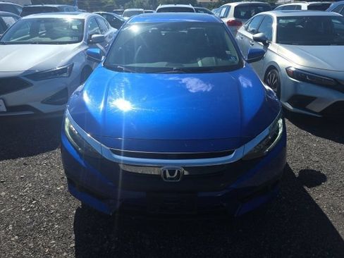 Used 2018 Honda Civic Touring image 1
