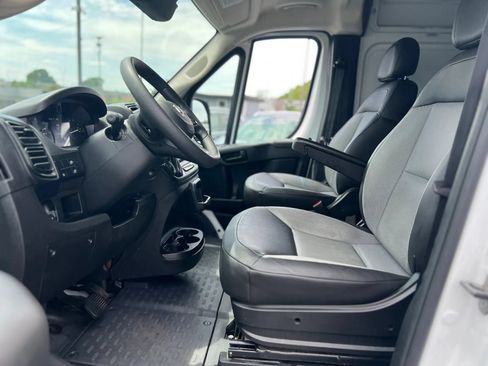 Used 2025 RAM ProMaster 2500 w/ Convenience Group FWD image 8