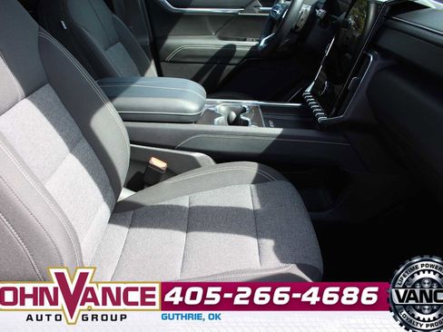 Used 2025 GMC Acadia Elevation image 17