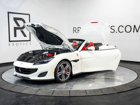 Used 2019 Ferrari Portofino image 18