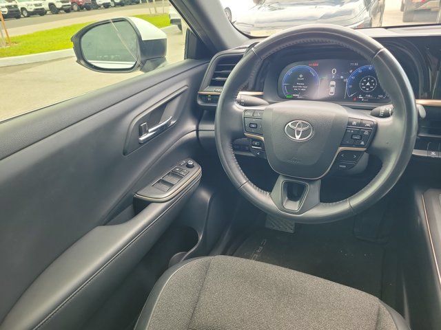 Used 2023 Toyota Crown AWD/4WD image 16