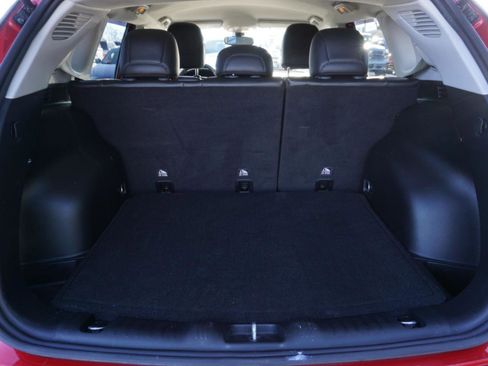 Used 2018 Jeep Compass Latitude w/ Cold Weather Group image 9