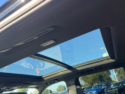 Used 2025 Chevrolet Suburban Z71 w/ Comfort Package image 32