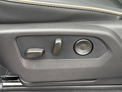 New 2026 GMC Yukon XL Elevation image 17