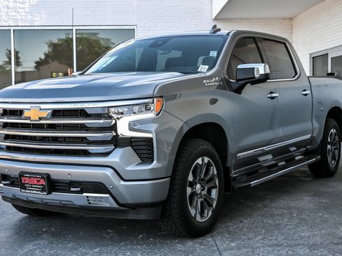 Used 2024 Chevrolet Silverado 1500 High Country w/ Technology Package AWD/4WD image 6