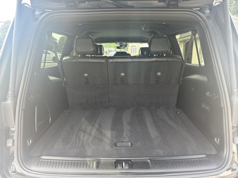 Used 2024 Jeep Wagoneer L Series II w/ Flexible Seating Group RWD image 7