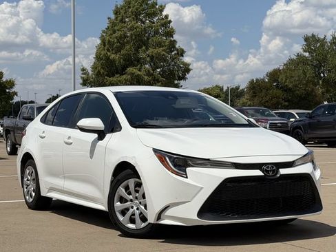 Used 2020 Toyota Corolla LE FWD image 2