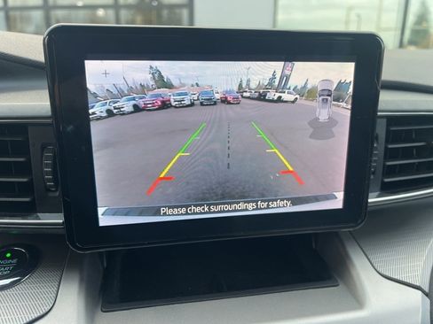 Used 2021 Ford Explorer XLT w/ Equipment Group 202A image 10