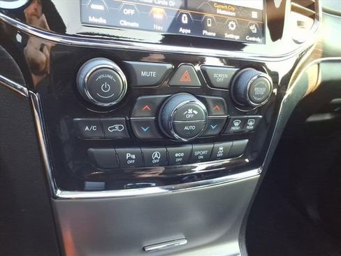 Used 2022 Jeep Grand Cherokee Limited w/ Trailer Tow Group IV image 36