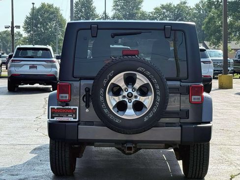 Used 2018 Jeep Wrangler Unlimited Sahara w/ Connectivity Group AWD/4WD image 7