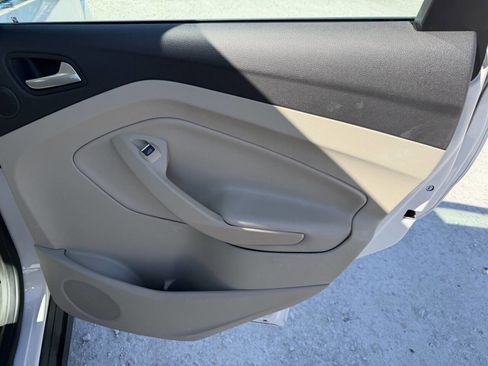Used 2013 Ford C-MAX SEL FWD image 19
