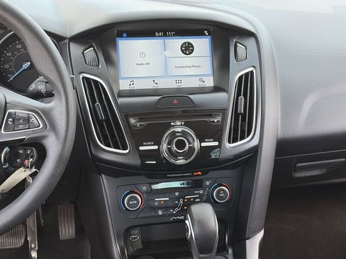 Used 2018 Ford Focus SEL FWD image 14