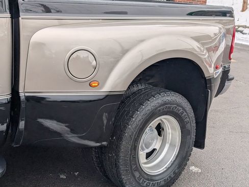 Used 2004 Ford F350 Lariat AWD/4WD image 38