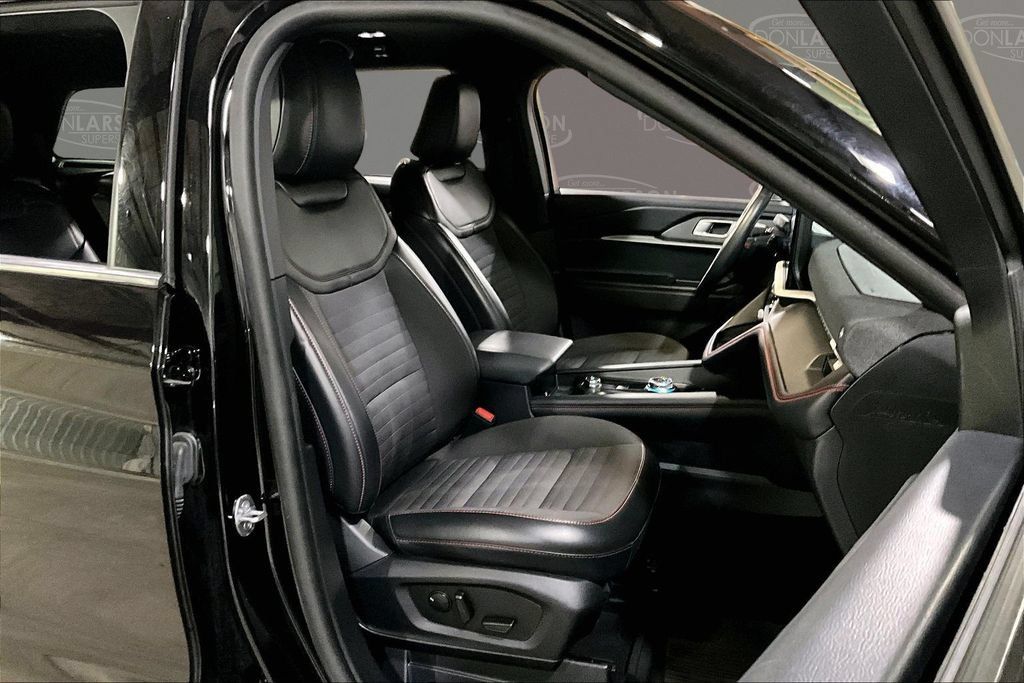 Certified 2025 Ford Explorer ST-Line AWD/4WD image 18