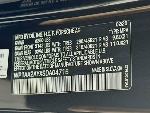 Certified 2025 Porsche Cayenne AWD/4WD image 35