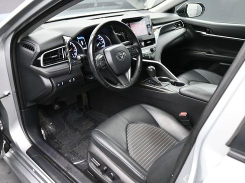 Used 2022 Toyota Camry SE FWD image 2