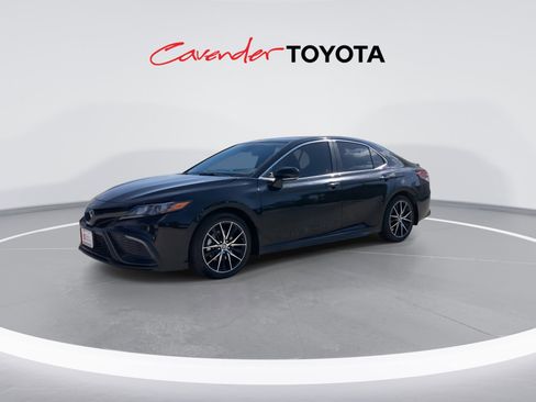 Used 2023 Toyota Camry SE w/ Convenience Package image 4