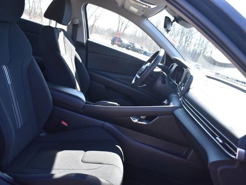 Used 2022 Hyundai Elantra SEL image 15