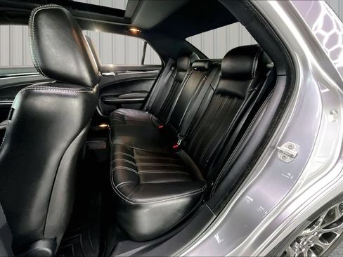Used 2018 Chrysler 300 S AWD/4WD image 22