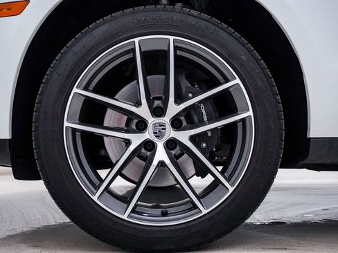 Certified 2025 Porsche Macan image 13