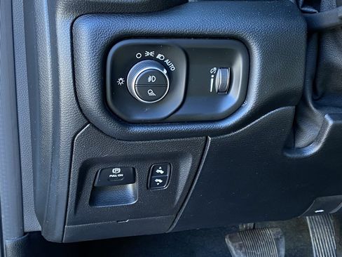 Used 2021 RAM 1500 Big Horn image 12