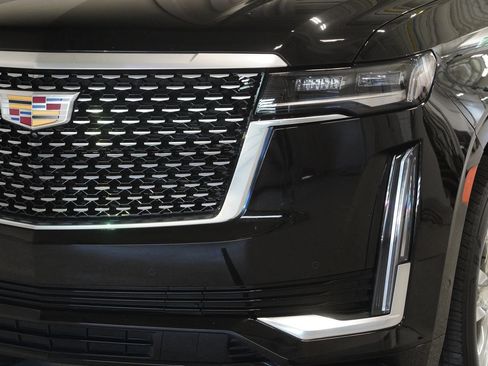 Used 2022 Cadillac Escalade Premium Luxury AWD/4WD image 6