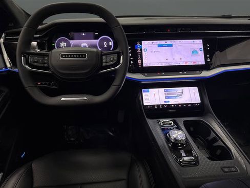 Used 2024 Jeep Wagoneer Launch Edition image 5