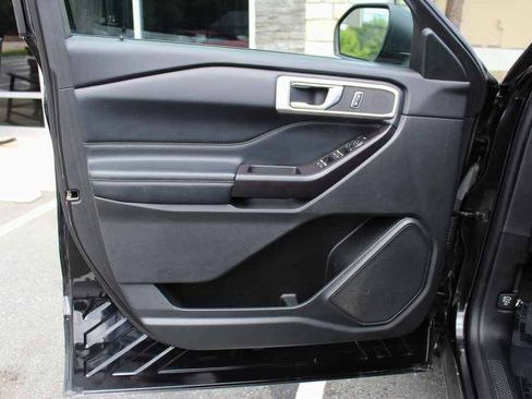 Used 2020 Ford Explorer XLT w/ Equipment Group 202A AWD/4WD image 12