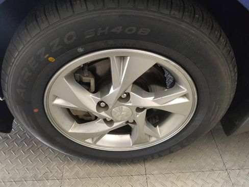 Used 2023 Hyundai Elantra SE w/ Preferred Accessory Package image 31