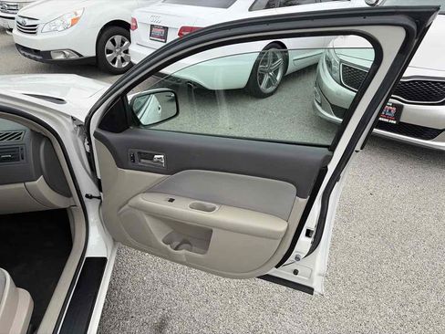 Used 2010 Ford Fusion SE FWD image 27