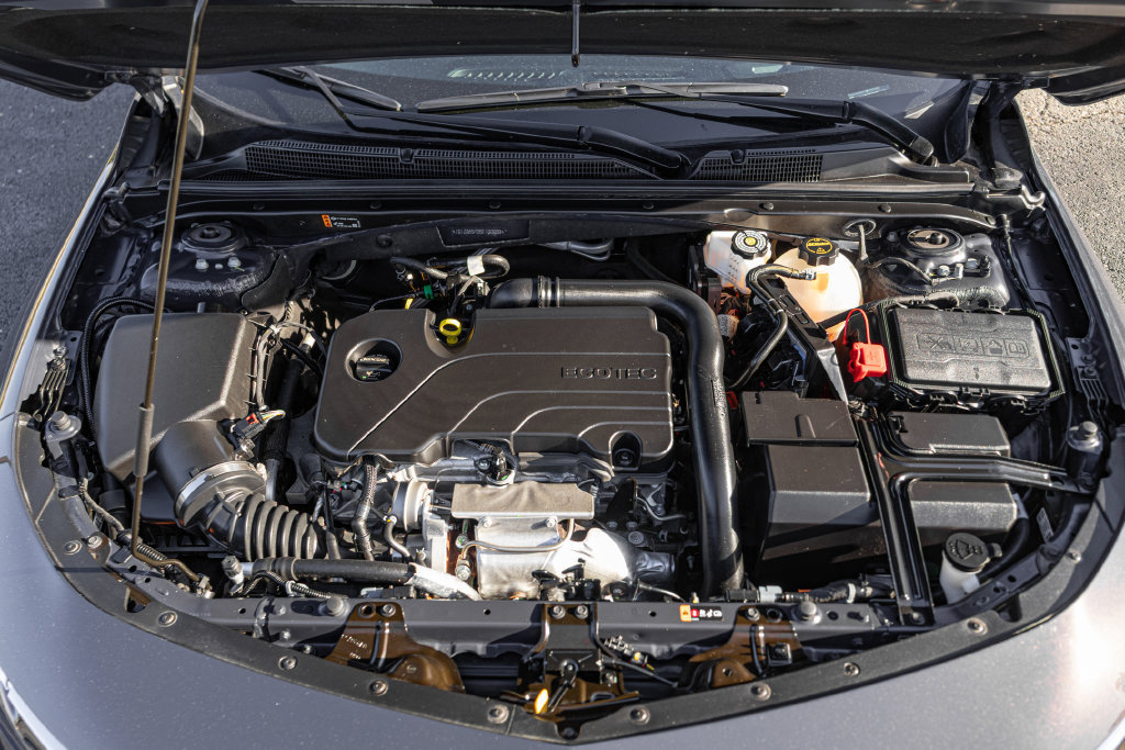 Used 2025 Chevrolet Malibu RS FWD image 34
