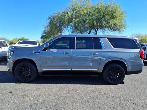 Used 2021 GMC Yukon XL SLT w/ SLT Premium Package image 8