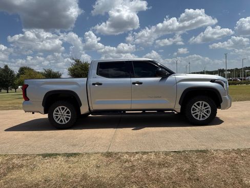 Used 2022 Toyota Tundra SR5 AWD/4WD image 16