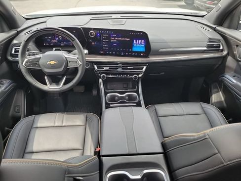 Used 2025 Chevrolet Traverse High Country w/ LPO, Floor Liner Package AWD/4WD image 8