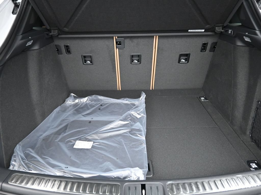 Certified 2026 Porsche Macan AWD/4WD image 24
