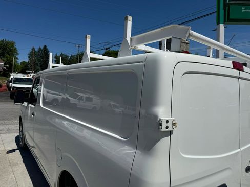 Used 2018 Nissan NV 2500 SV RWD image 18